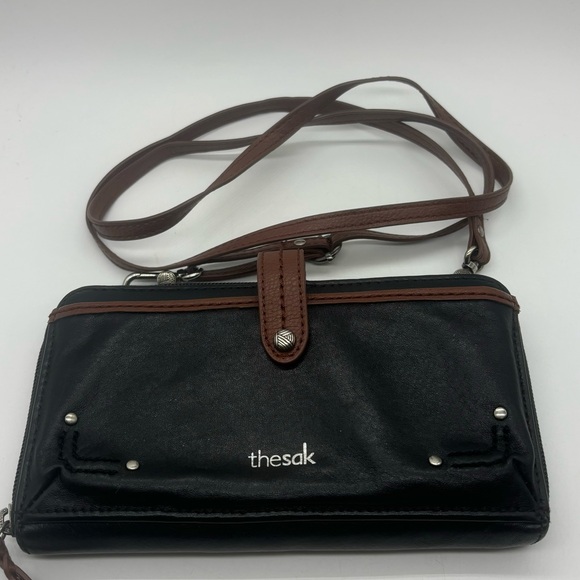 The Sak Iris Smartphone Black Leather Crossbody Bag Wallet W/ Brown Strap - Picture 2 of 7